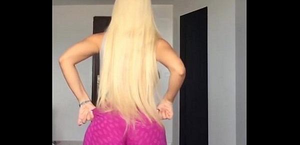  Sexy blonde shaking ass